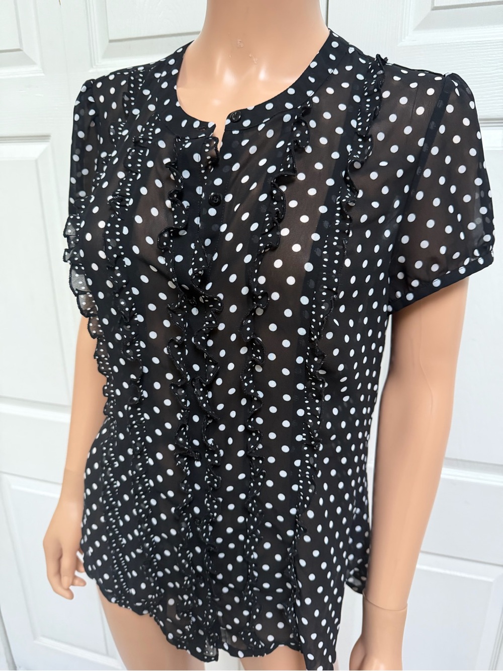 Ann Taylor Black and White Polka Dot Ruffle Blouse Size 10 - Picture 5 of 13